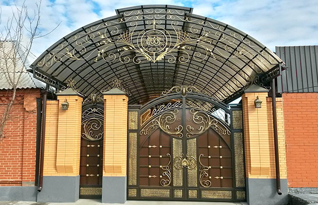 Купить или заказать ворота для дома с навесом - стильные и надежные решения для вашего участка в Магадане от 41703 руб | ВоротМастер-Мгд